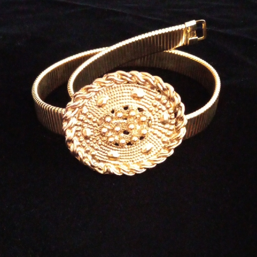 Vintage High-End Gold Tone Strech Belt with Ornate Medallion 26" L